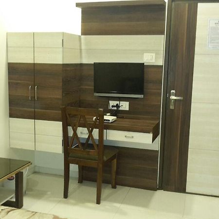 Hotel Crystal Vadodara Extérieur photo