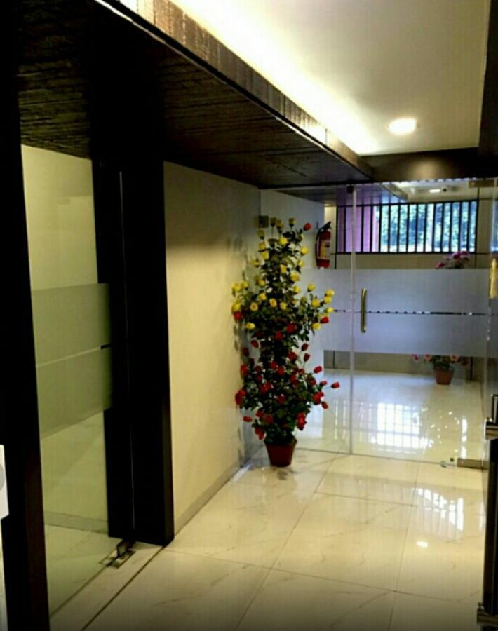 Hotel Crystal Vadodara Extérieur photo