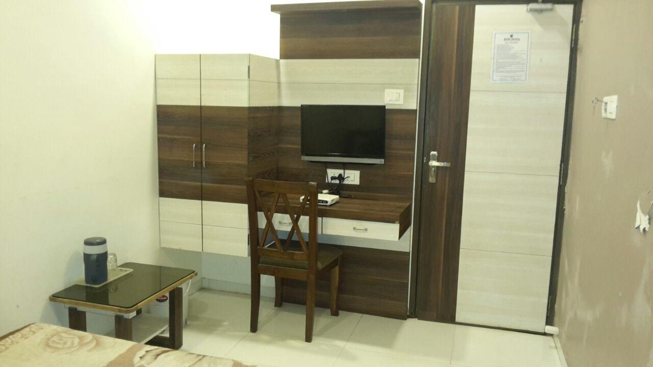 Hotel Crystal Vadodara Extérieur photo