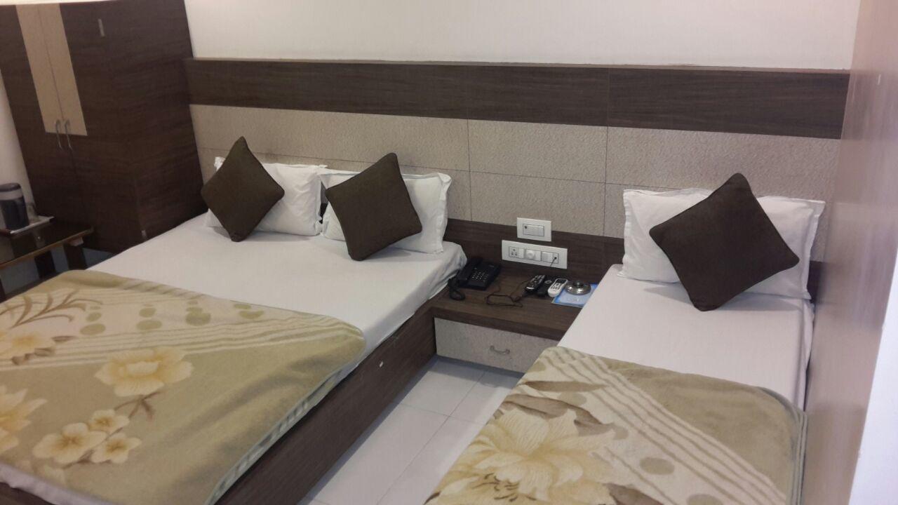 Hotel Crystal Vadodara Extérieur photo