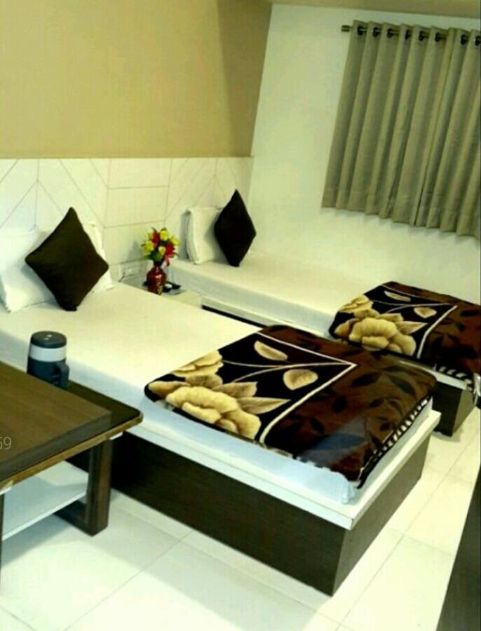Hotel Crystal Vadodara Extérieur photo