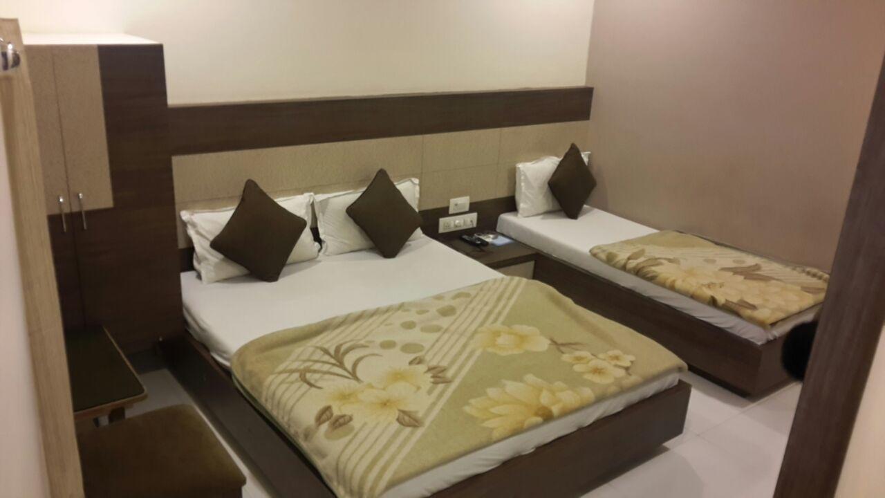 Hotel Crystal Vadodara Extérieur photo