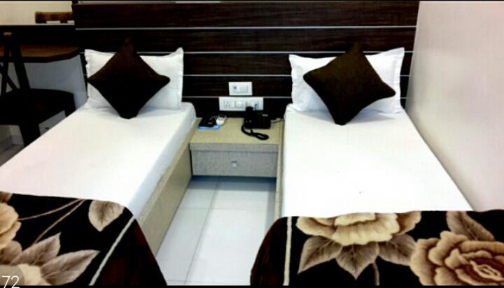 Hotel Crystal Vadodara Extérieur photo